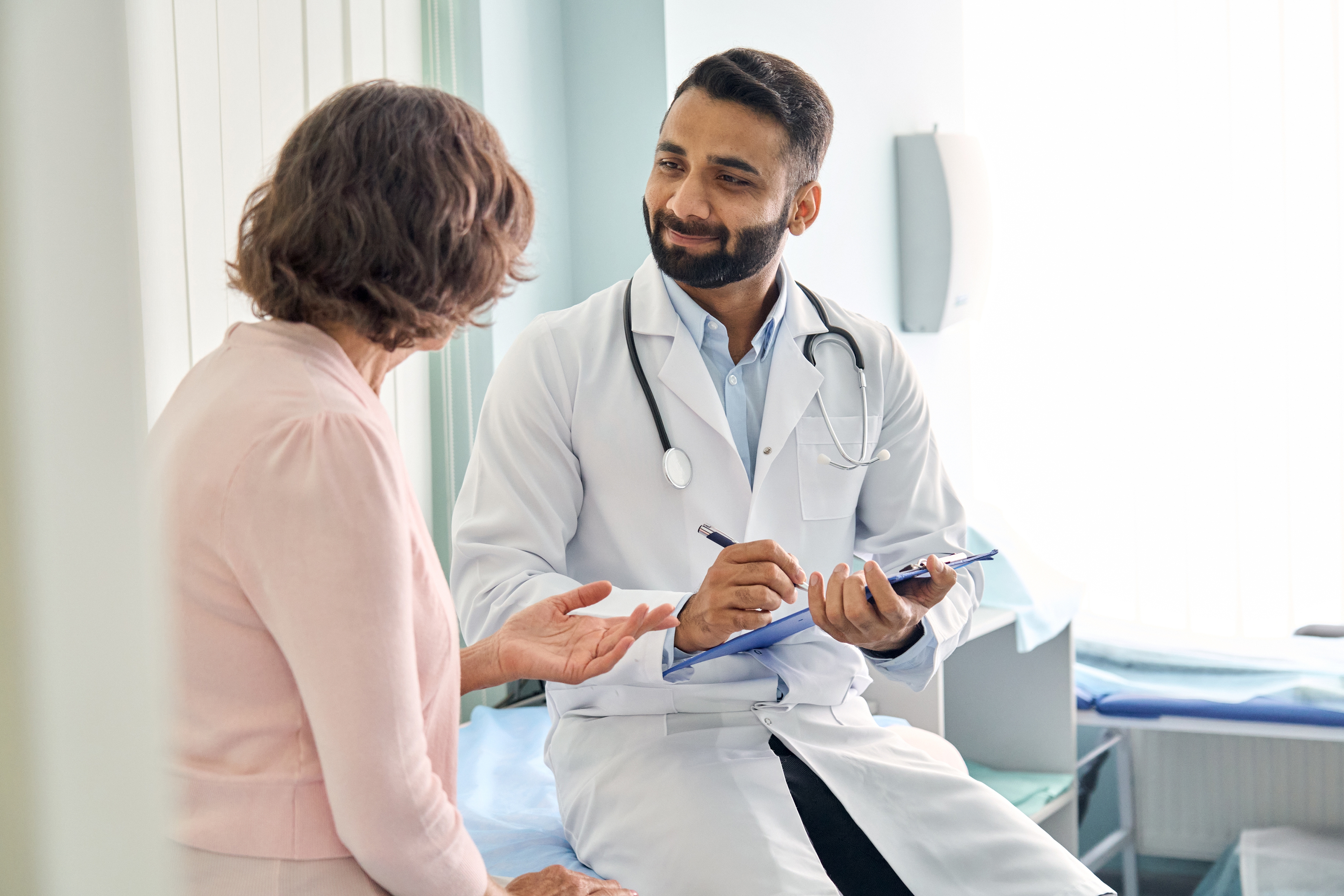 Medigap vs. Medicare Advantage: A Seniors Insurance Hub Guide to Choosing Your Ideal Plan